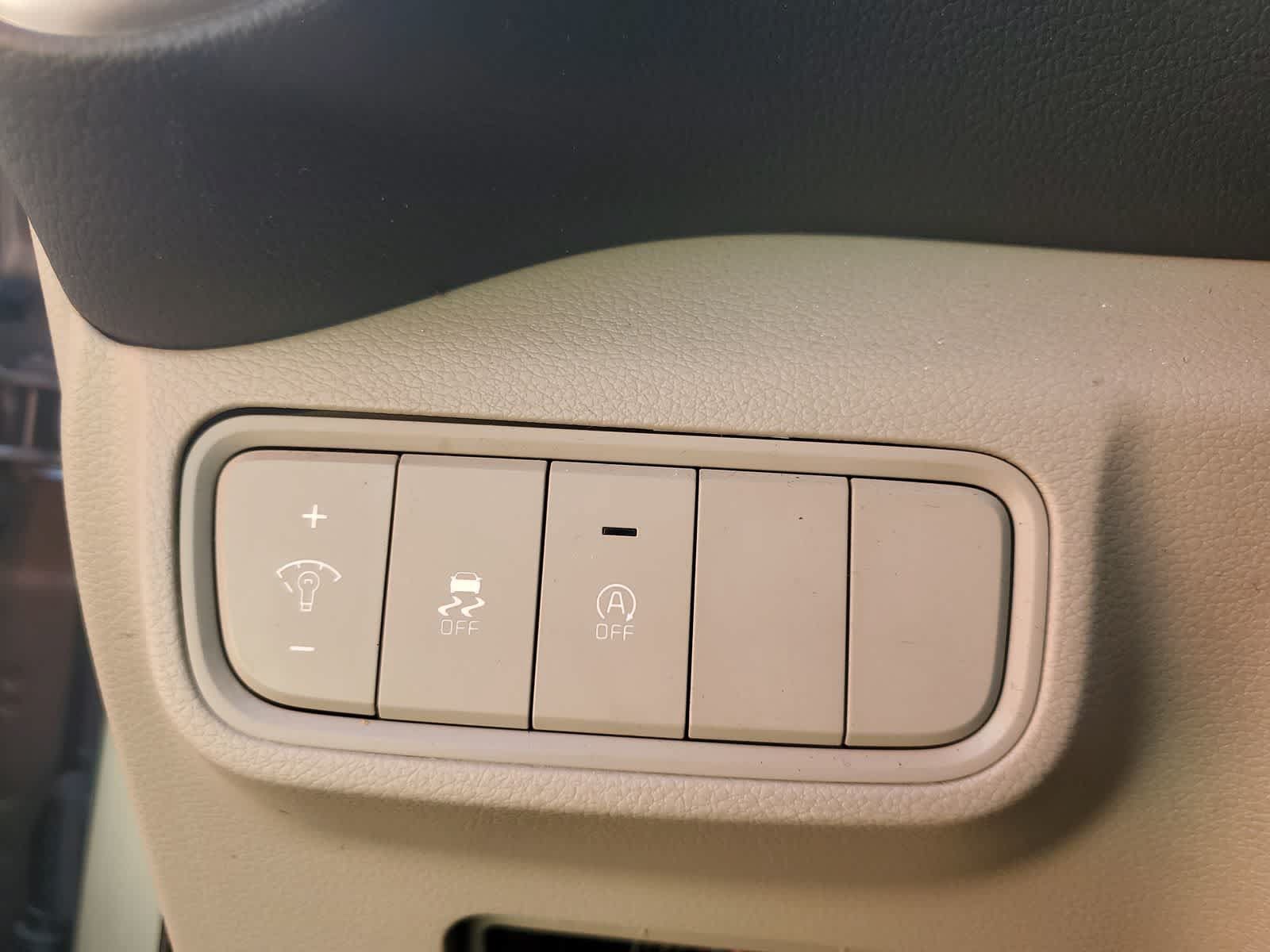 Used 2025 Kia Soul LX w/ LX Technology Package FWD image 19