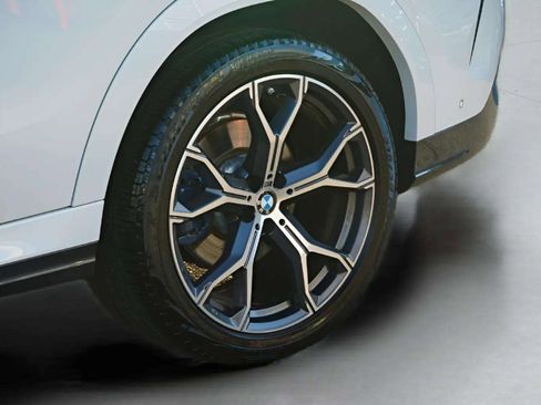 Used 2022 BMW X6 xDrive40i w/ Executive Package image 29