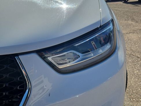 Used 2023 Chrysler Pacifica Touring-L image 29