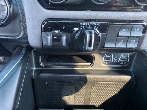 Used 2022 RAM 1500 Laramie AWD/4WD image 21