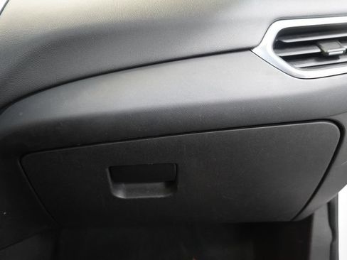 Used 2018 Chevrolet Equinox LT FWD image 36