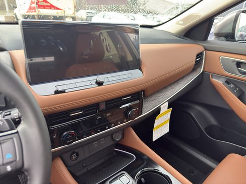 New 2026 Nissan Rogue Platinum image 17