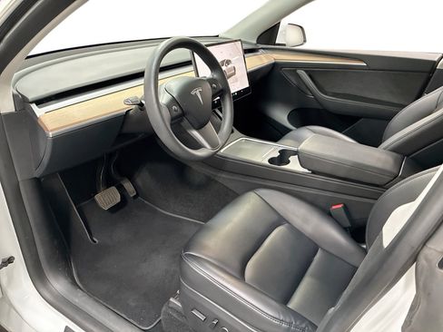 Certified 2023 Tesla Model Y Long Range AWD/4WD image 9