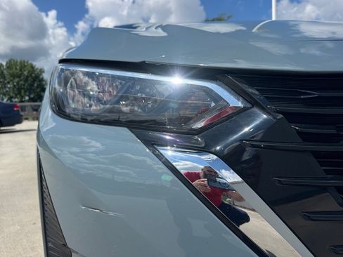 Used 2024 Nissan Sentra SV FWD image 28