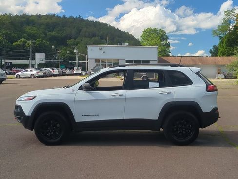 Used 2016 Jeep Cherokee Trailhawk w/ Comfort/Convenience Group AWD/4WD image 7
