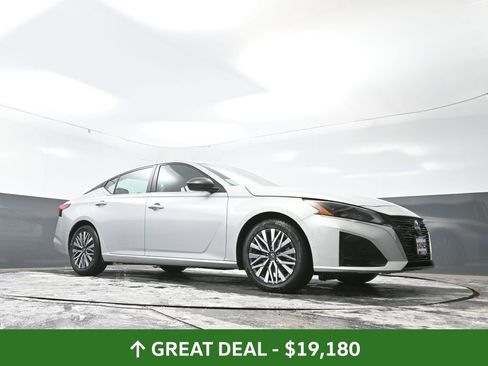 Used 2024 Nissan Altima 2.5 SV image 52