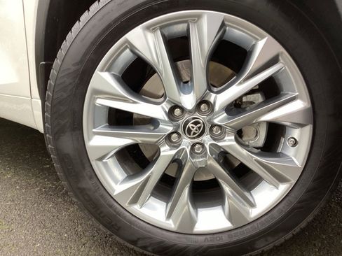 Used 2020 Toyota Highlander Limited image 11