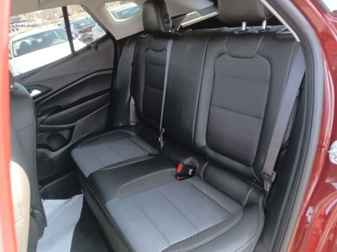 Used 2025 Chevrolet Trax LT w/ LT Convenience Package image 28