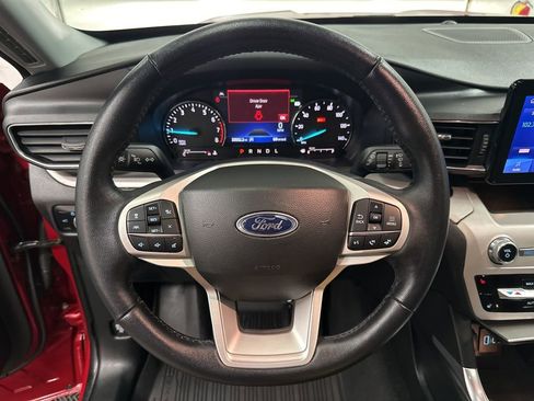 Used 2023 Ford Explorer XLT w/ Equipment Group 202A AWD/4WD image 14