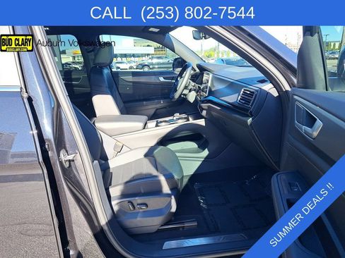 Used 2024 Volkswagen Atlas Cross Sport SEL R-Line AWD/4WD image 18