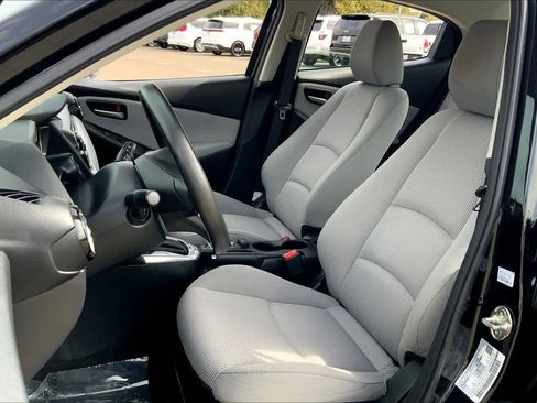 Certified 2020 Toyota Yaris LE image 7