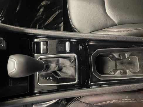 Used 2024 Jeep Compass Limited image 19