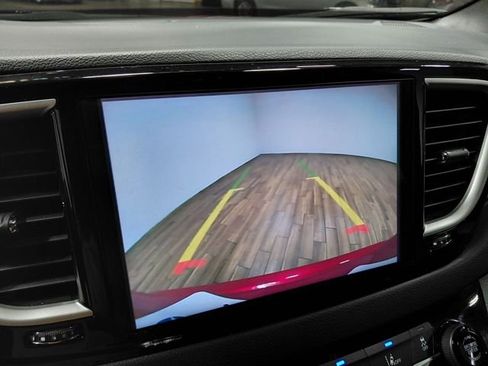Certified 2025 Chrysler Pacifica Select FWD image 22