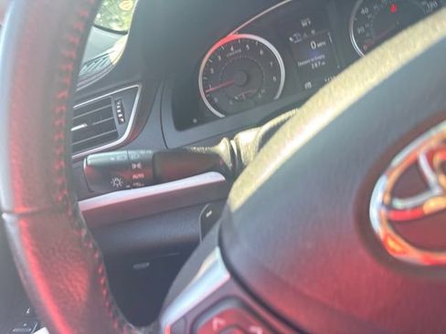 Used 2015 Toyota Camry SE FWD image 13