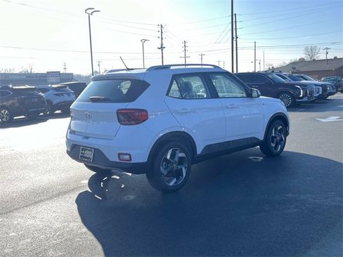 Used 2026 Hyundai Venue SEL image 5