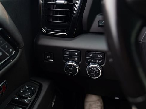 Used 2022 GMC Sierra 1500 AT4 w/ AT4 Premium Package AWD/4WD image 14