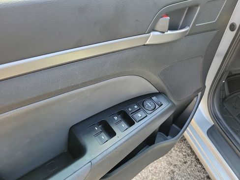 Used 2017 Hyundai Elantra Value Edition w/ Cargo Package FWD image 17