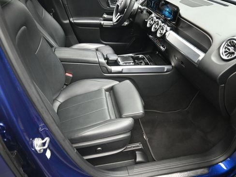 Used 2021 Mercedes-Benz GLB 250 w/ Premium Package image 31