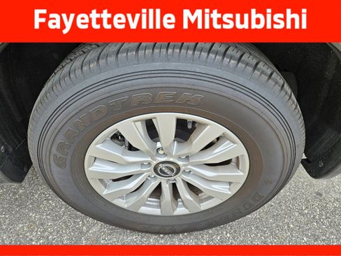 Used 2024 Nissan Armada SV image 11