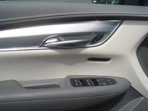 Certified 2021 Cadillac XT5 Premium Luxury AWD/4WD image 8