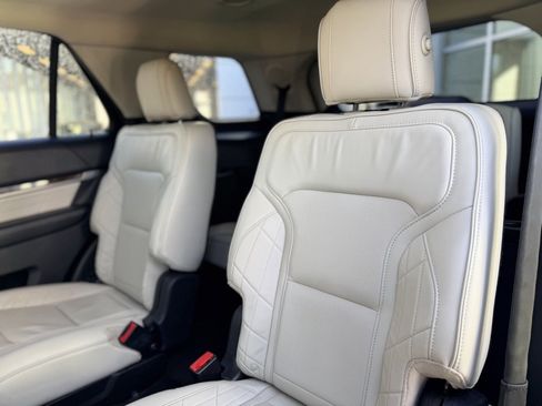 Used 2017 Ford Explorer Platinum image 15