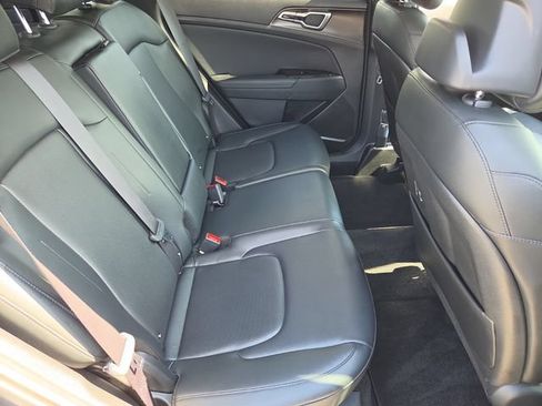 Used 2025 Kia Sportage EX FWD image 18