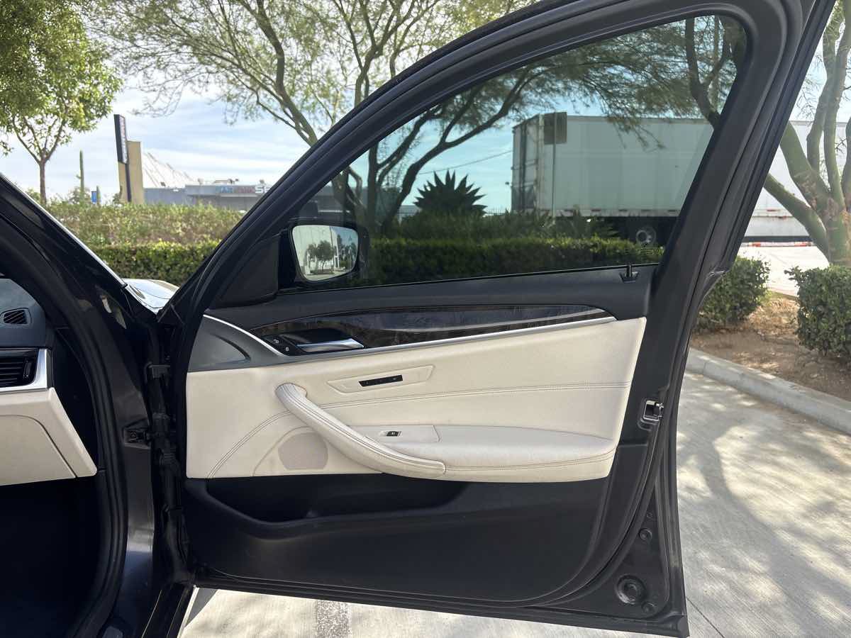 Used 2017 BMW 540i xDrive AWD/4WD image 16