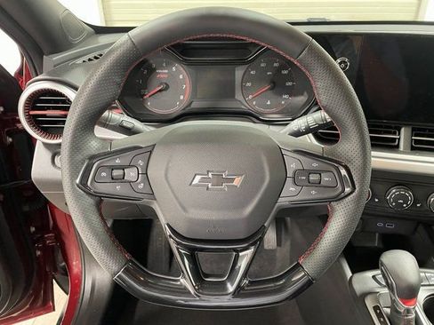 Used 2025 Chevrolet Trax RS FWD image 14