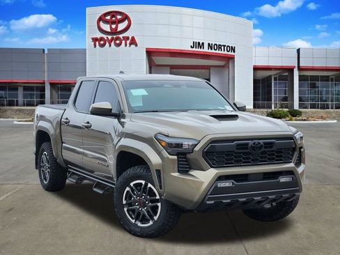 Used 2025 Toyota Tacoma TRD Sport image 1