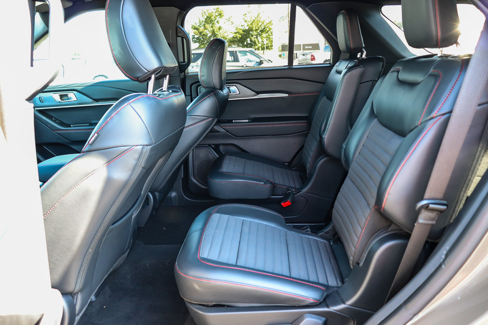 Used 2026 Ford Explorer ST-Line w/ ST-Line Street Pack RWD image 17