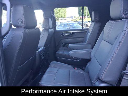 Used 2025 Chevrolet Tahoe RST w/ RST Performance Edition AWD/4WD image 33