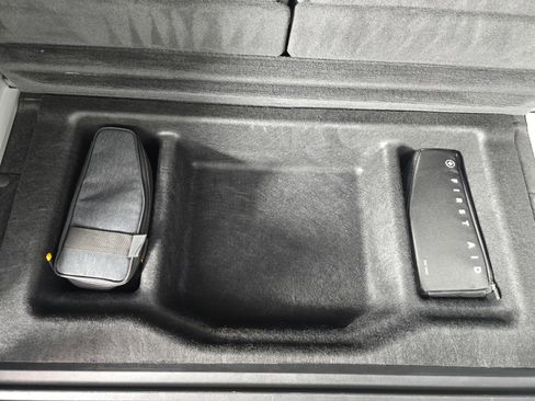 Used 2023 Rivian R1S Adventure AWD/4WD image 32