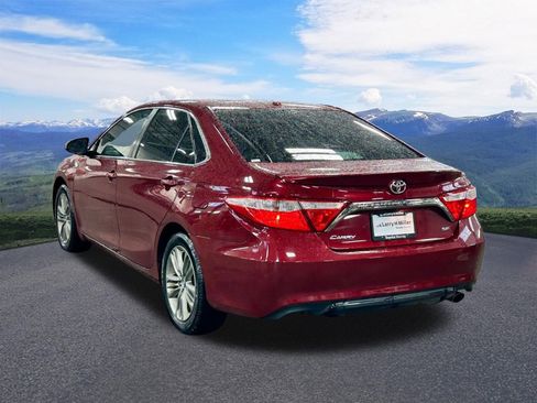 Used 2017 Toyota Camry SE FWD image 3
