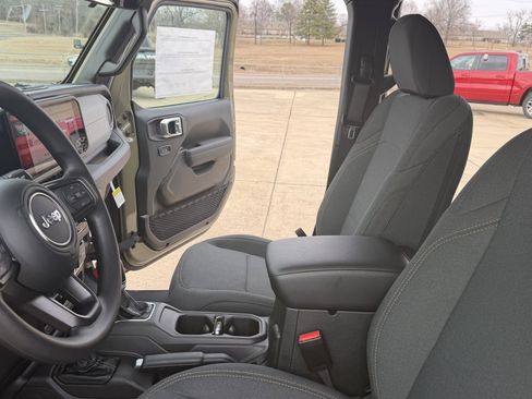 New 2026 Jeep Gladiator Sport AWD/4WD image 16