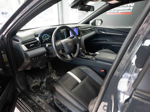 Used 2025 Toyota Camry SE image 8
