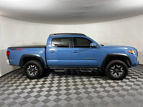 Certified 2019 Toyota Tacoma TRD Off-Road image 4