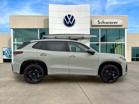 New 2026 Volkswagen Tiguan SE R-Line image 6