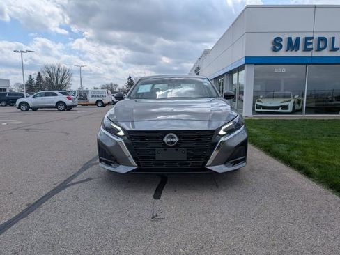 Used 2024 Nissan Altima 2.5 SV image 2