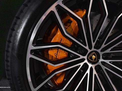 Used 2025 Lamborghini Urus SE image 19