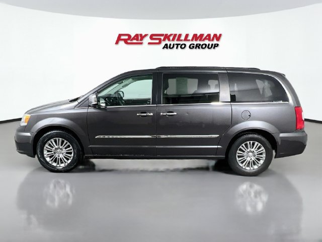 Used 2015 Chrysler Town & Country Touring-L w/ Driver Convenience Group FWD image 4