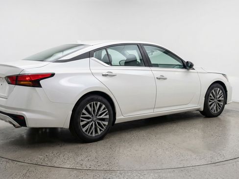 Used 2025 Nissan Altima 2.5 SV FWD image 9