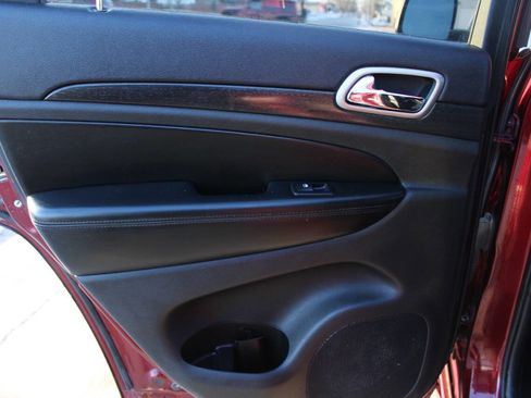 Used 2018 Jeep Grand Cherokee Altitude image 9