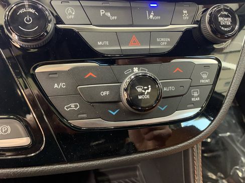 New 2026 Chrysler Pacifica Pinnacle image 27