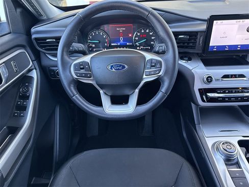 Used 2024 Ford Explorer XLT image 14