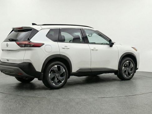 Used 2025 Nissan Rogue SV AWD/4WD image 9