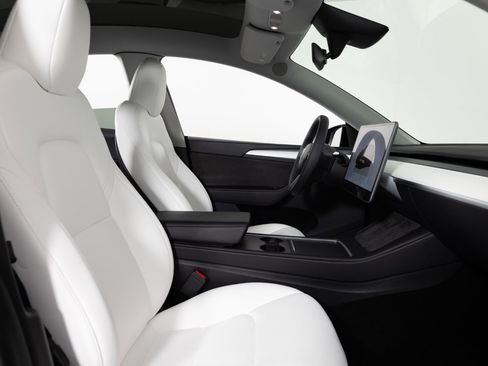 Used 2024 Tesla Model Y Performance image 26