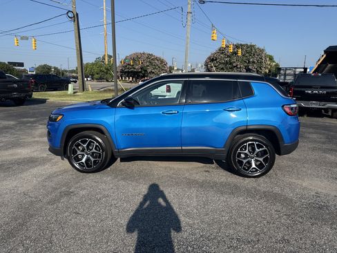Used 2025 Jeep Compass Limited AWD/4WD image 9