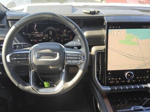 Used 2025 GMC Yukon XL Denali image 5