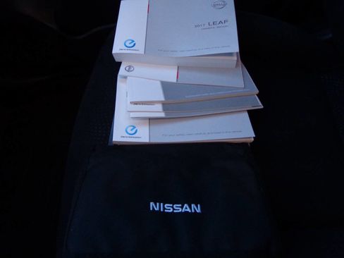 Used 2017 Nissan Leaf SV image 14