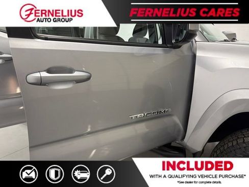 Used 2018 Toyota Tacoma SR5 AWD/4WD image 15